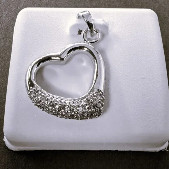 Gorgeous .925 Sterling Silver Heart and CZ's Pendant! - Picture 4 of 4